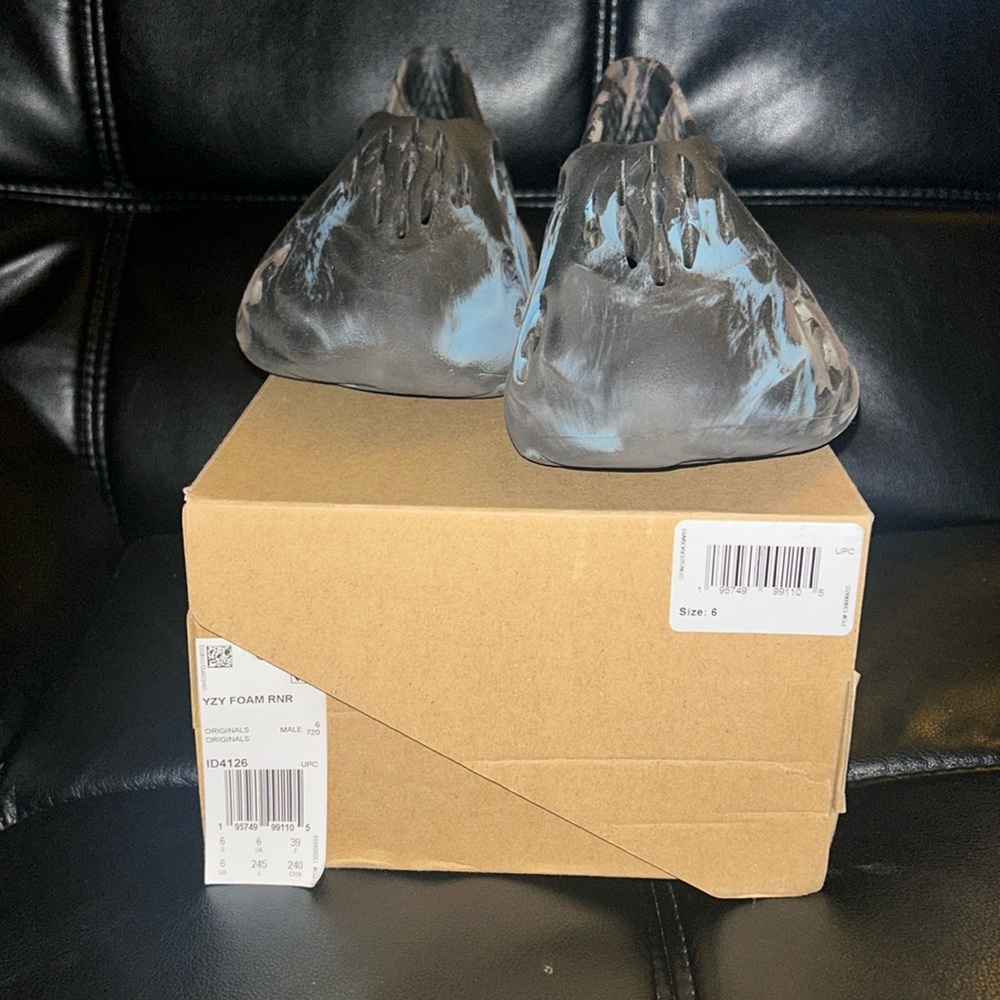 Yeezy Foam Runner - Gentle Worn